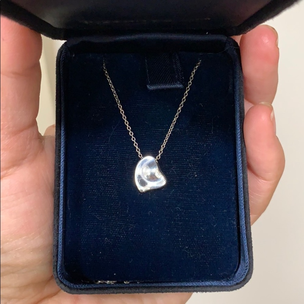 Tiffany &Co FULL HEART PENDANT by Elsa Peretti